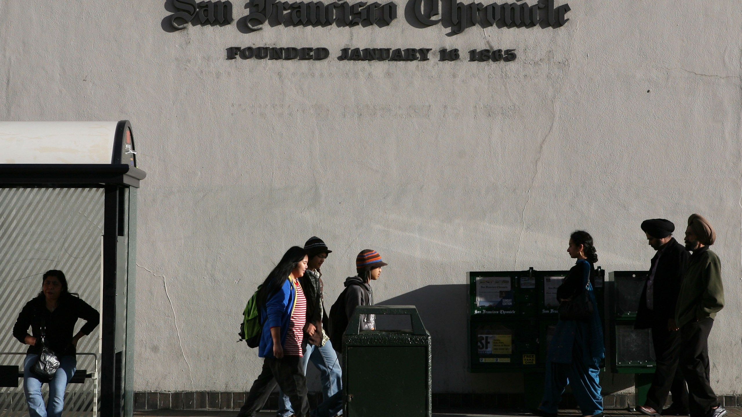 Pedestrians walk by the San Francisco Chronicle building Feb. 24, 2009, in San Francisco, California (Justin Sullivan/Getty Images)