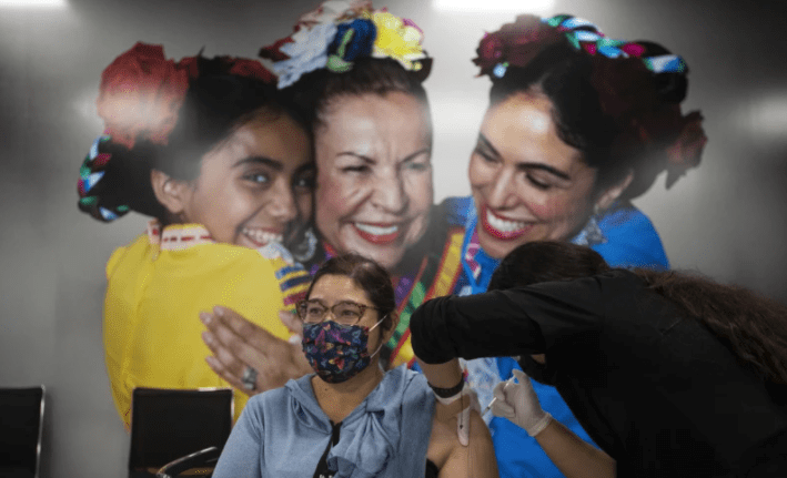 Alma Chavez gets a COVID-19 vaccination booster shot in El Monte on Nov. 17.(Francine Orr/Los Angeles Times)