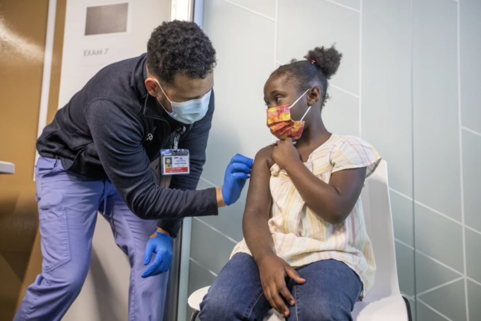 Nurse Christopher King prepares to administer a COVID-19 vaccine to 8-year-old Niko Barner on Nov. 4.(Francine Orr/Los Angeles Times)