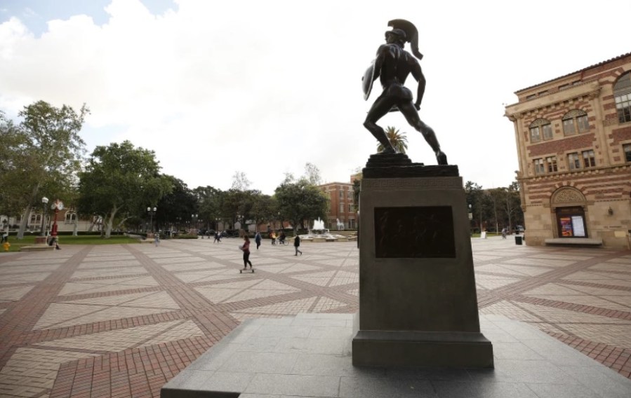 USC announced Friday that it is considering a remote start to the Spring 2022 semester and will likely ask students to provide proof of COVID-19 booster shots as coronavirus cases rise amid the Omicron variant threat. (Al Seib/Los Angeles Times)