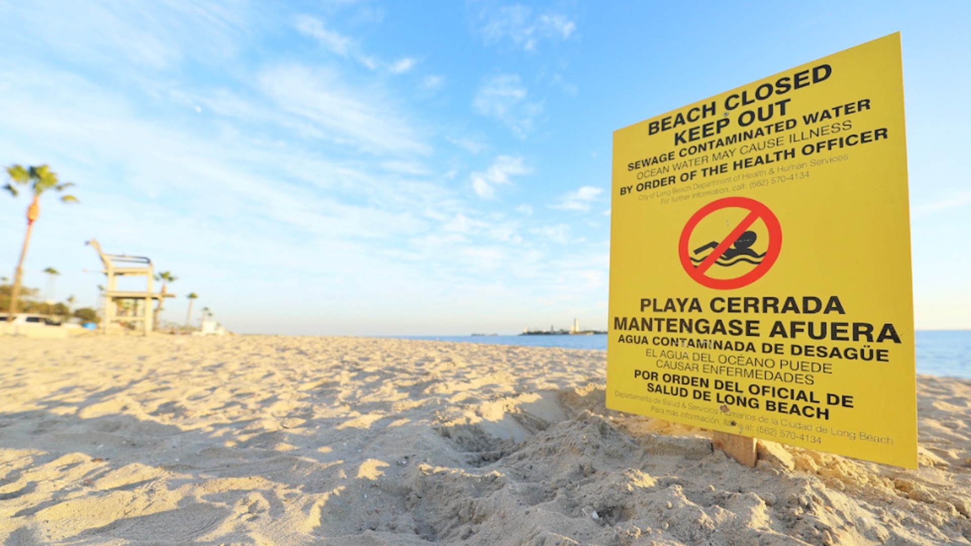 A beach closure sign is seen in Long Beach. (City of Long Beach via Twitter)