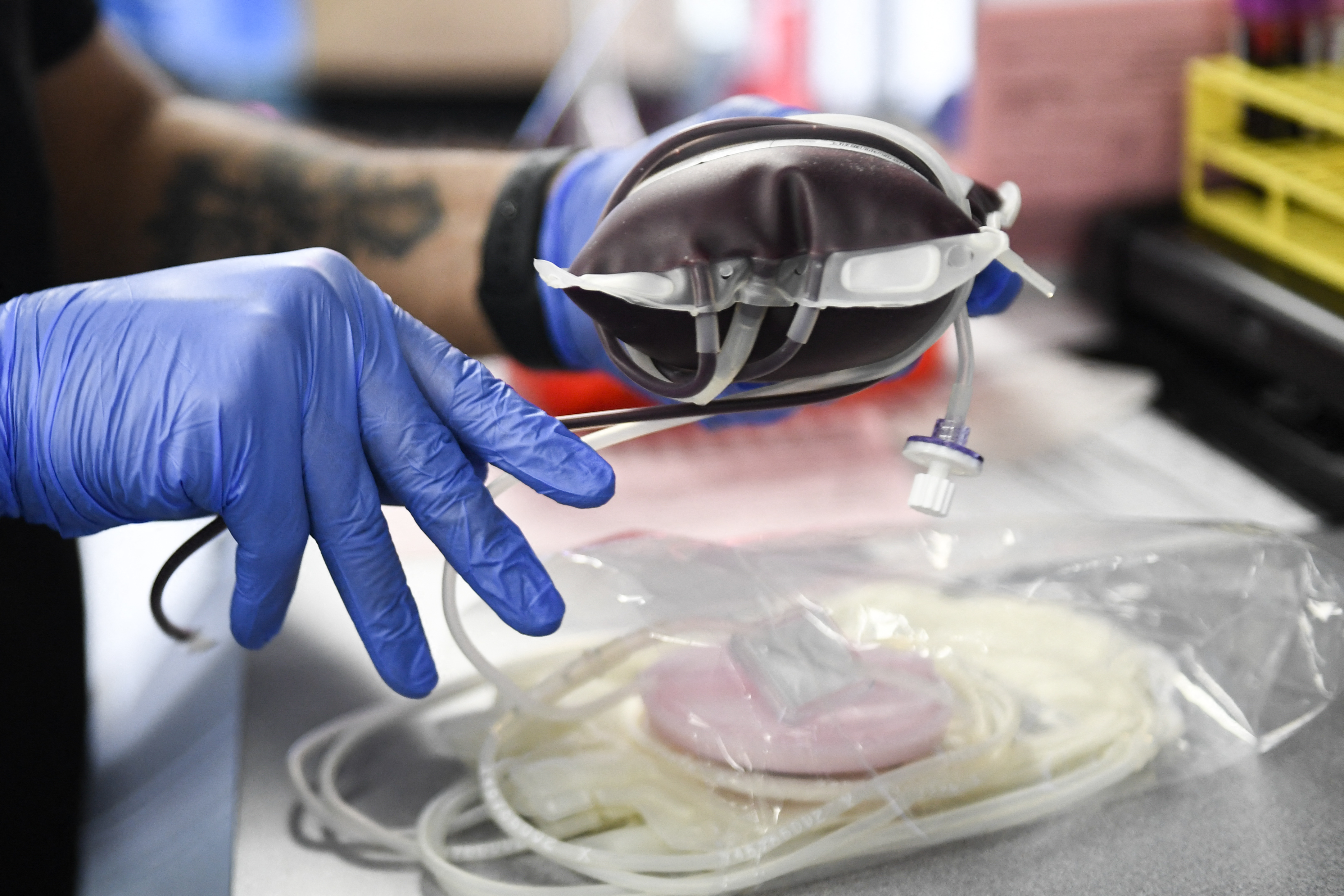 A pint of donated blood is packaged for transportation during a Children's Hospital Los Angeles blood donation drive in the LA Kings blood mobile outside the Crypto.com Arena on January 13, 2022 in Los Angeles. (PATRICK T. FALLON/AFP via Getty Images)