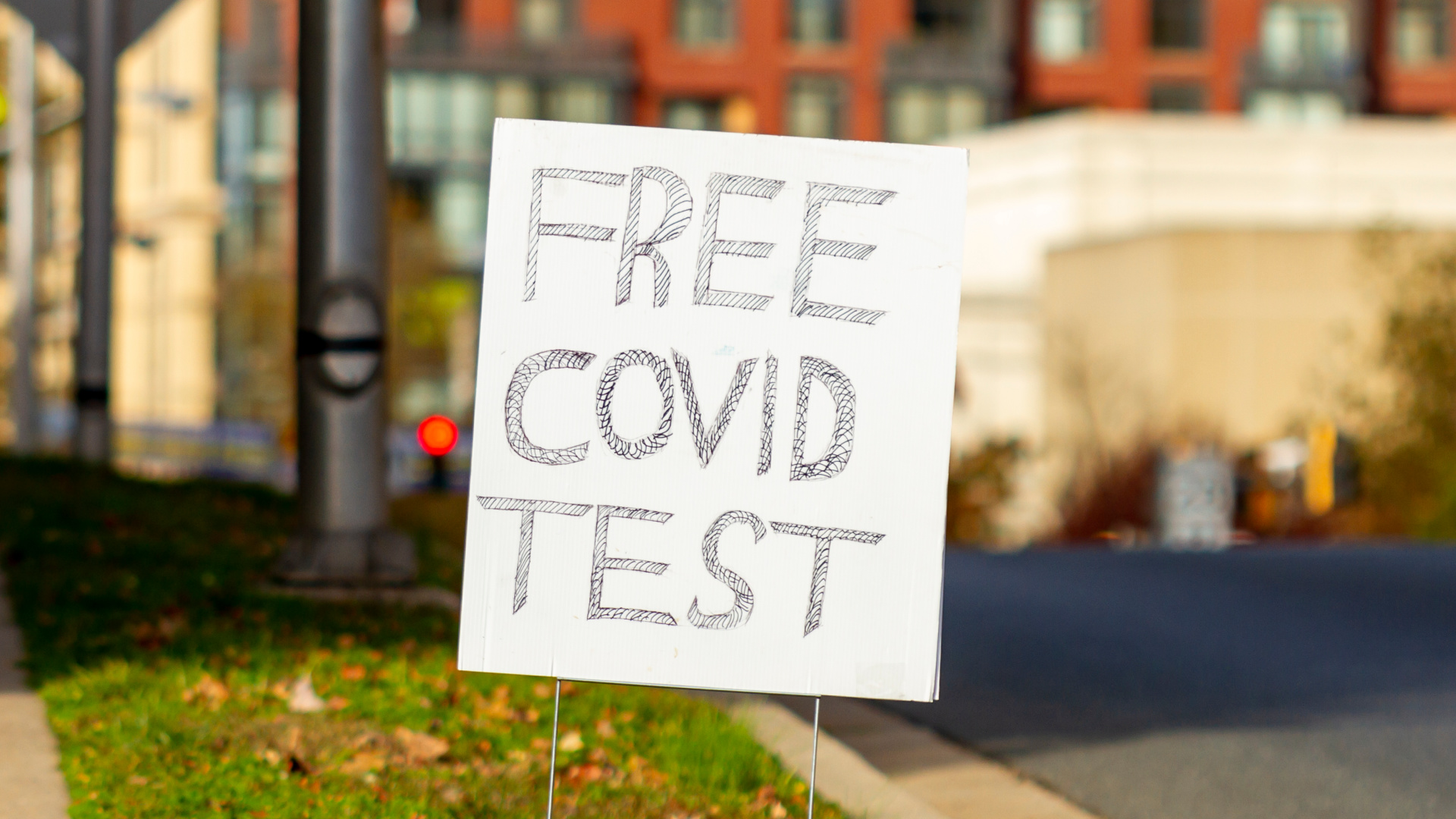 A hand-written sign points residents to free COVID-19 testing in this undated file photo. (Getty Images)