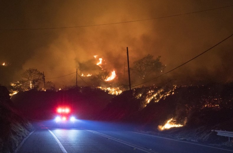 A brushfire burns along Highway 1 near Big Sur on Friday.(Nic Coury/Associated Press)