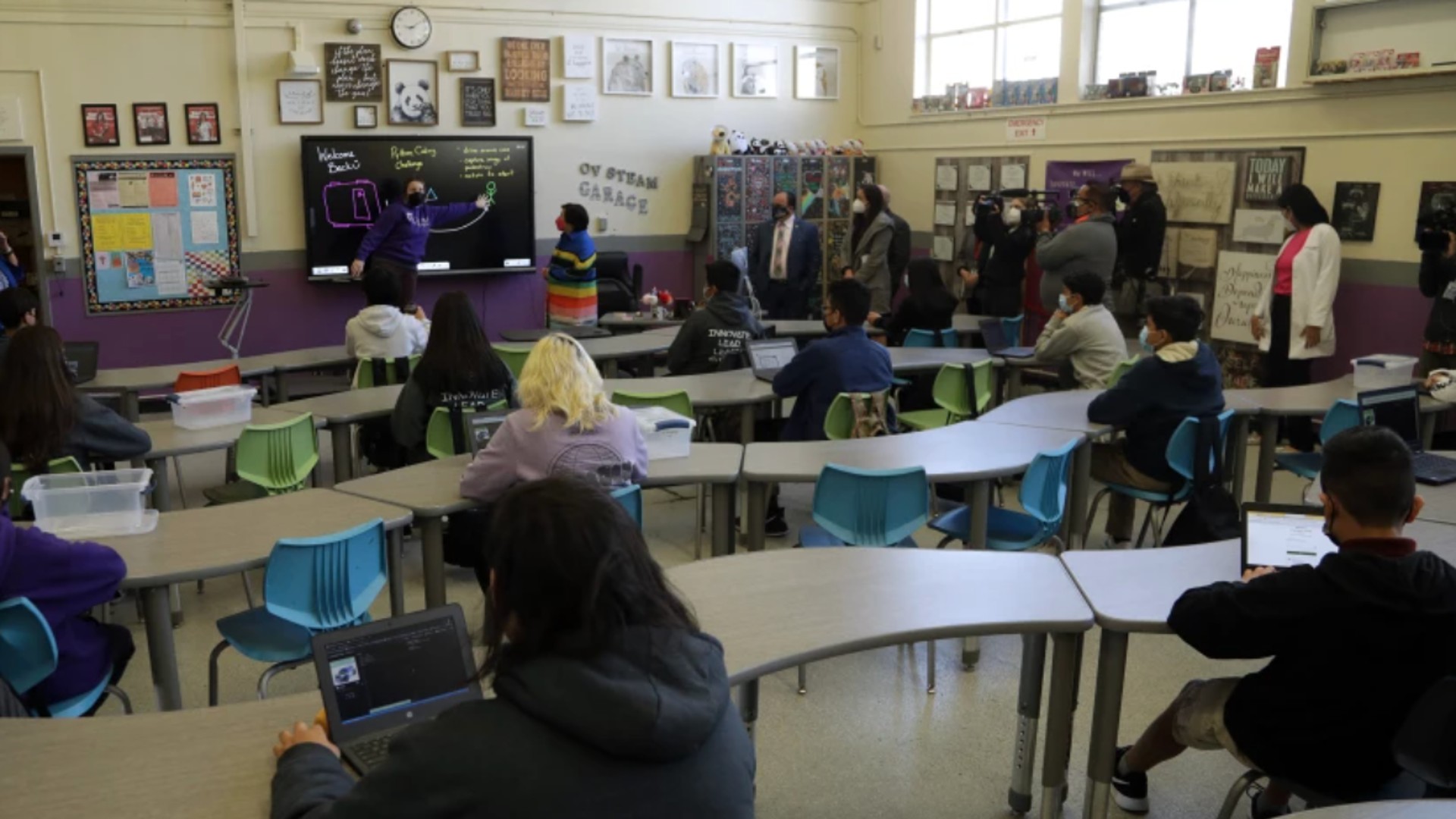 Students attend class at Olive View Middle School on the first day back from winter break on Jan. 11, 2022. (Myung J. Chun / Los Angeles Times)