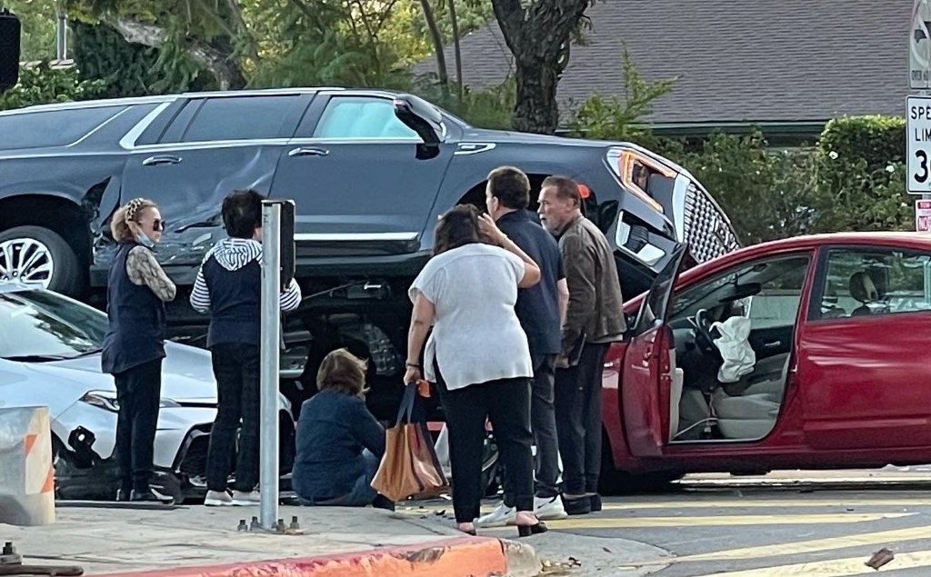 One person was injured in a crash in the Pacific Palisades that is believed to involve actor and former Gov. Arnold Schwarzenegger on Jan. 21, 2022. (Karen Gurr)