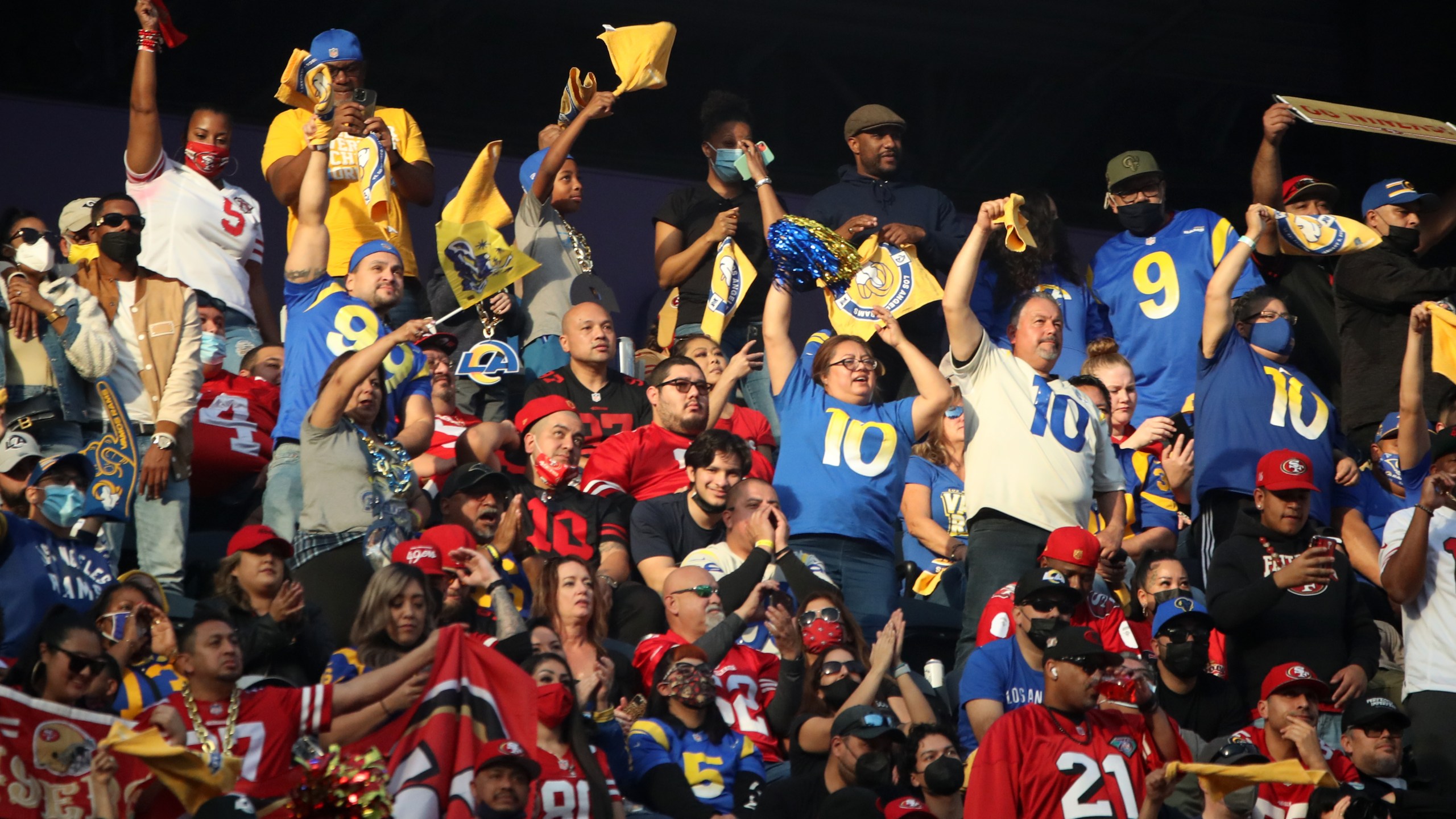 Fans react during the fourth quarter between the Los Angeles Rams and the San Francisco 49ers at SoFi Stadium on Jan. 9, 2022 in Inglewood. (Katelyn Mulcahy/Getty Images)