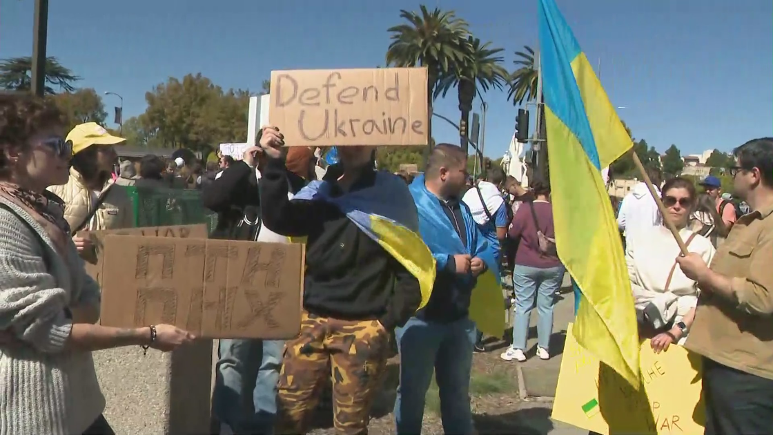 Demonstrators gathered in support of Ukraine outside the federal building in Westwood on Feb. 24, 2022. (KTLA)