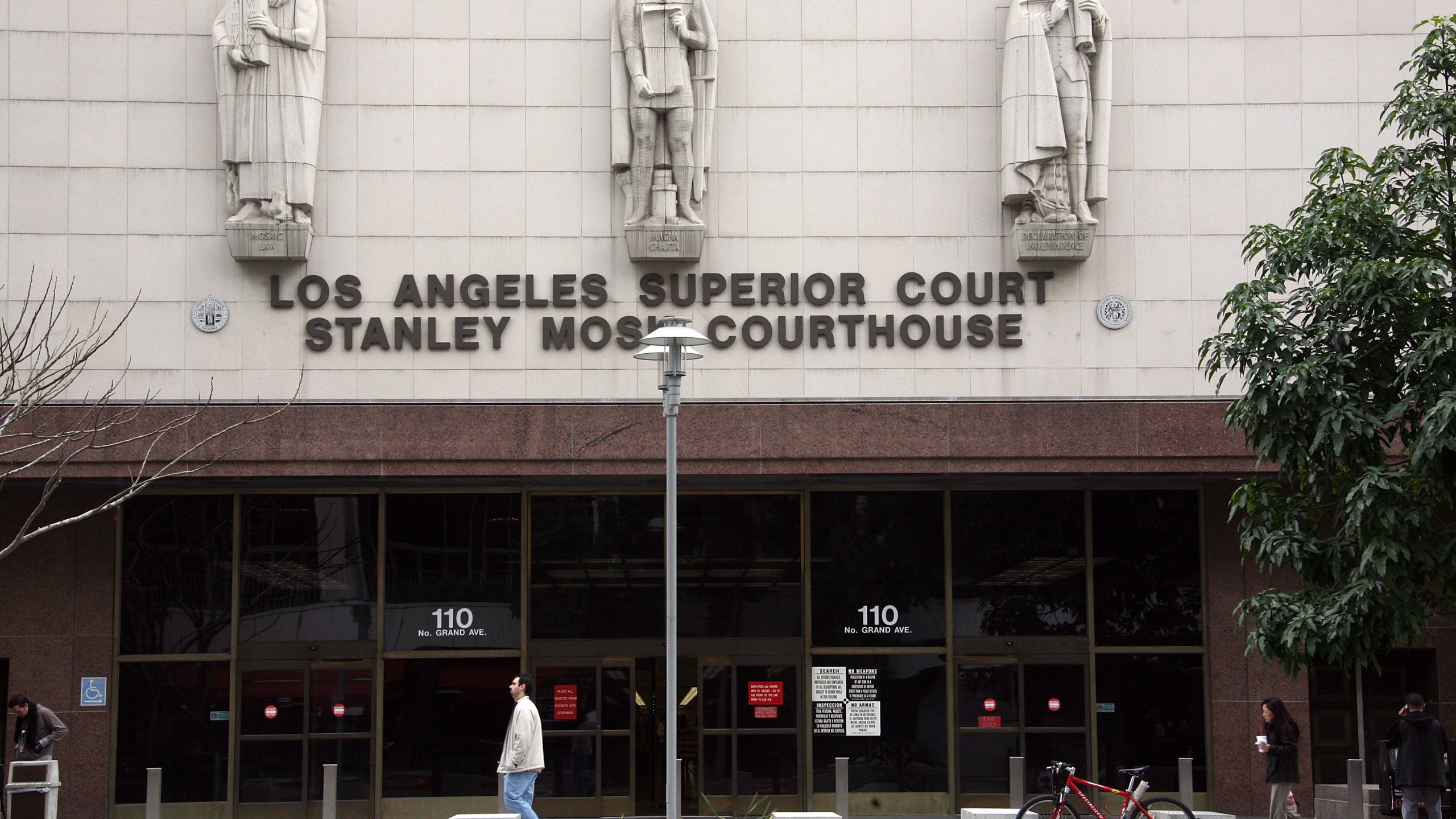 A man walks by the Los Angeles County Superior courthouse on Feb. 19, 2008 in Los Angeles, California. (Valerie Macon/Getty Images)