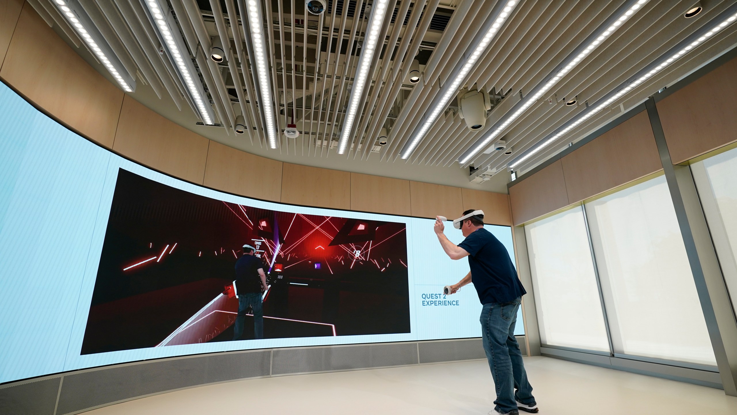 A man experiences the Quest 2 virtual headset during a preview of the Meta Store in Burlingame, Calif., on May 4, 2022. (AP Photo/Eric Risberg)