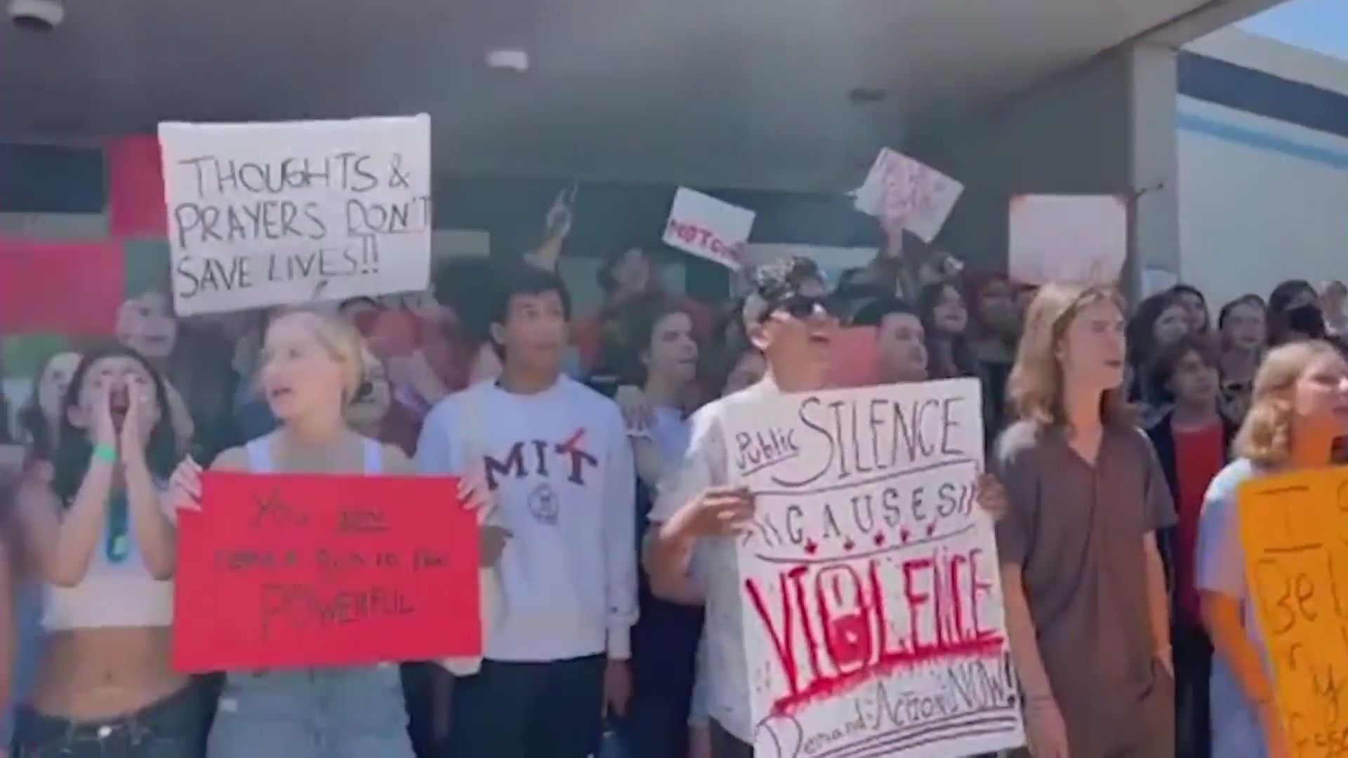 SoCal students demanded more than thoughts and prayers while protesting gun violence on May 26, 2022. (KTLA)