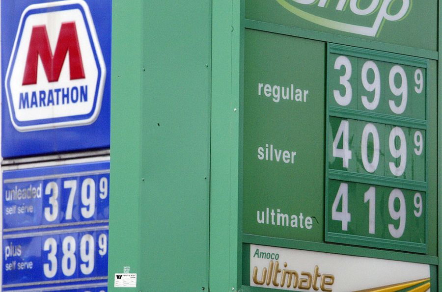 Two gas station advertising different prices for a gallon (3.8 liters) of regular unleaded on the Far North Side of Chicago 22 May 2007. (JEFF HAYNES/AFP via Getty Images)