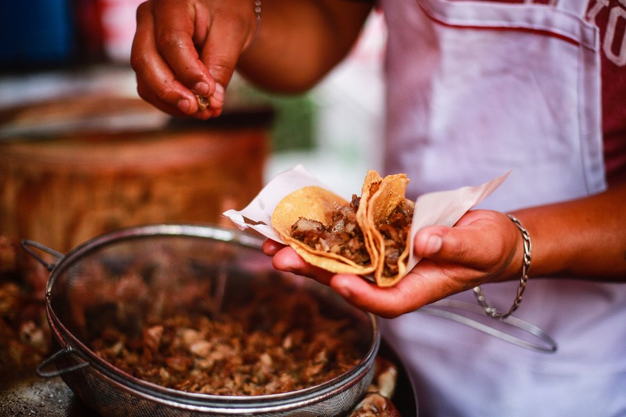 Heriberto prepares tacos in "El Jarocho" stand at Insurgentes Avenue on April 17, 2020 in Mexico City. (Manuel Velasquez/Getty Images)