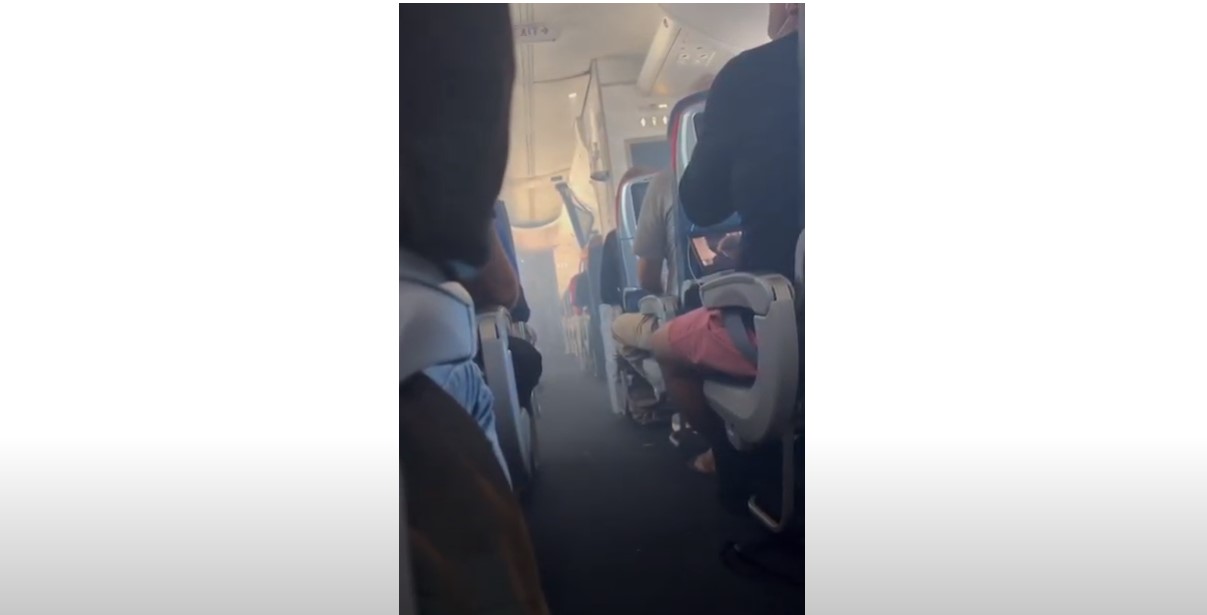 Smoke filled the cabin of a Delta Air Lines flight that was forced to divert to Albuquerque on Nov. 1, 2022. (Mason Weiner via Storyful)