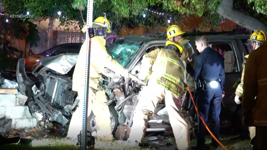 A group of suspected catalytic converter thieves had to be rescued by Los Angeles Fire Department personnel after they crashed their vehicle while fleeing police on Nov. 19, 2022 (Keynews.tv)