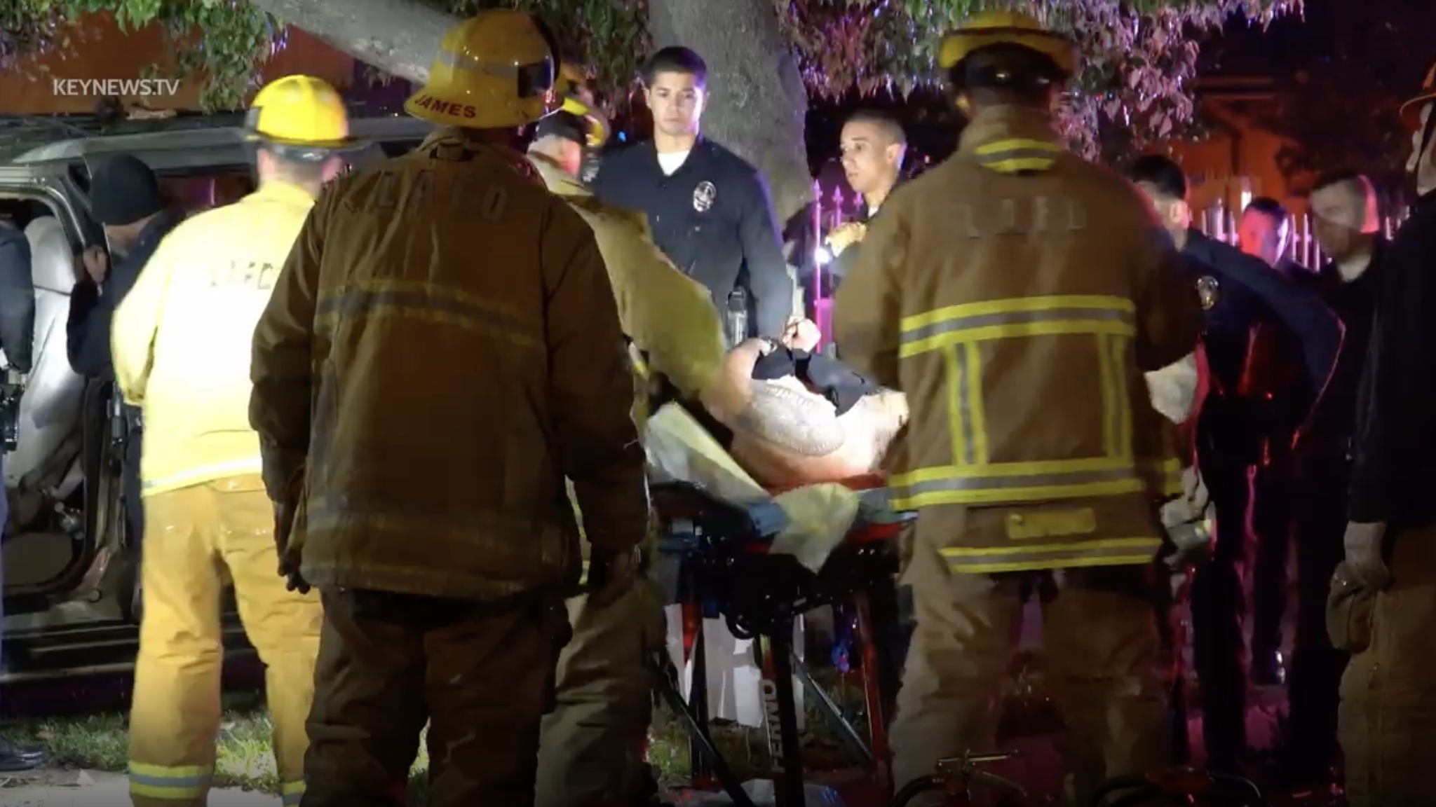 A group of suspected catalytic converter thieves had to be rescued by Los Angeles Fire Department personnel after they crashed their vehicle while fleeing police on Nov. 19, 2022 (Keynews.tv)