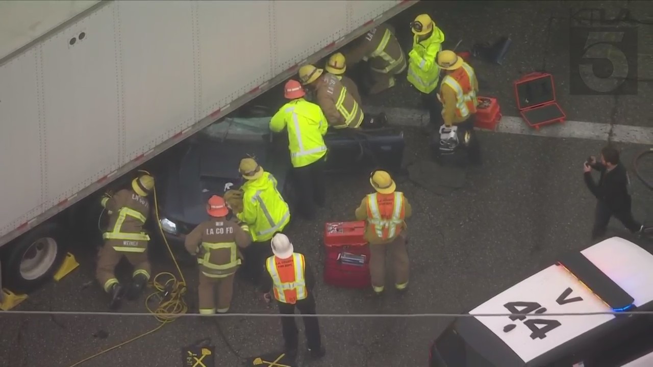 One killed after semi-truck crash in Vernon on Dec. 27, 2022. (KTLA)