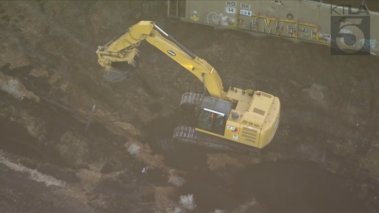 A Union Pacific freight train derailed in Victorville on Dec. 20, 2022. (KTLA)