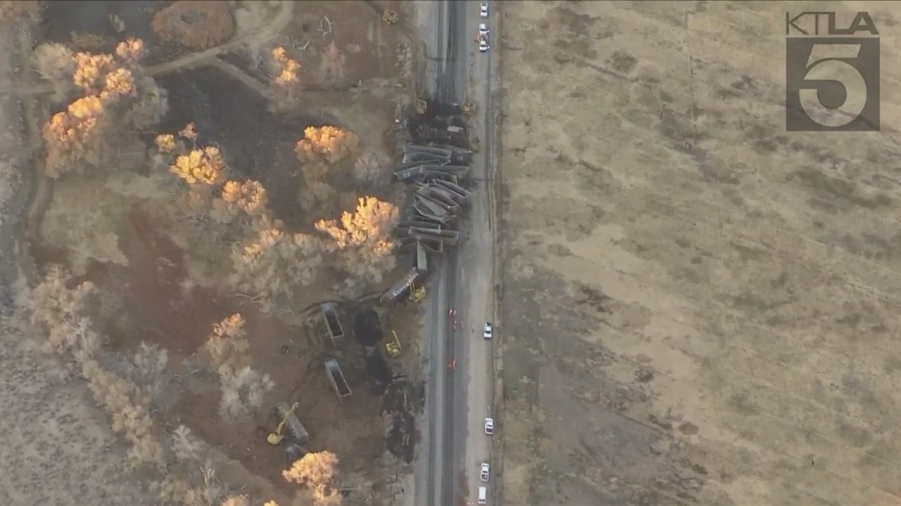 A Union Pacific freight train derailed in Victorville on Dec. 20, 2022. (KTLA)