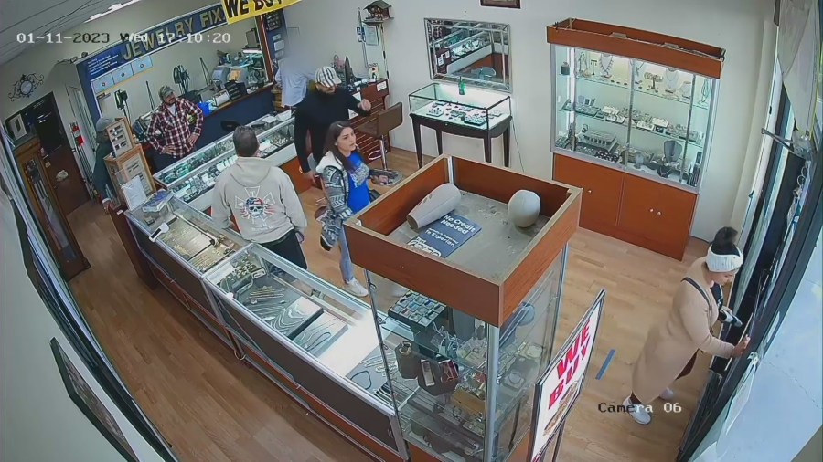 Suspects leaving the store after allegedly stealing the ring.