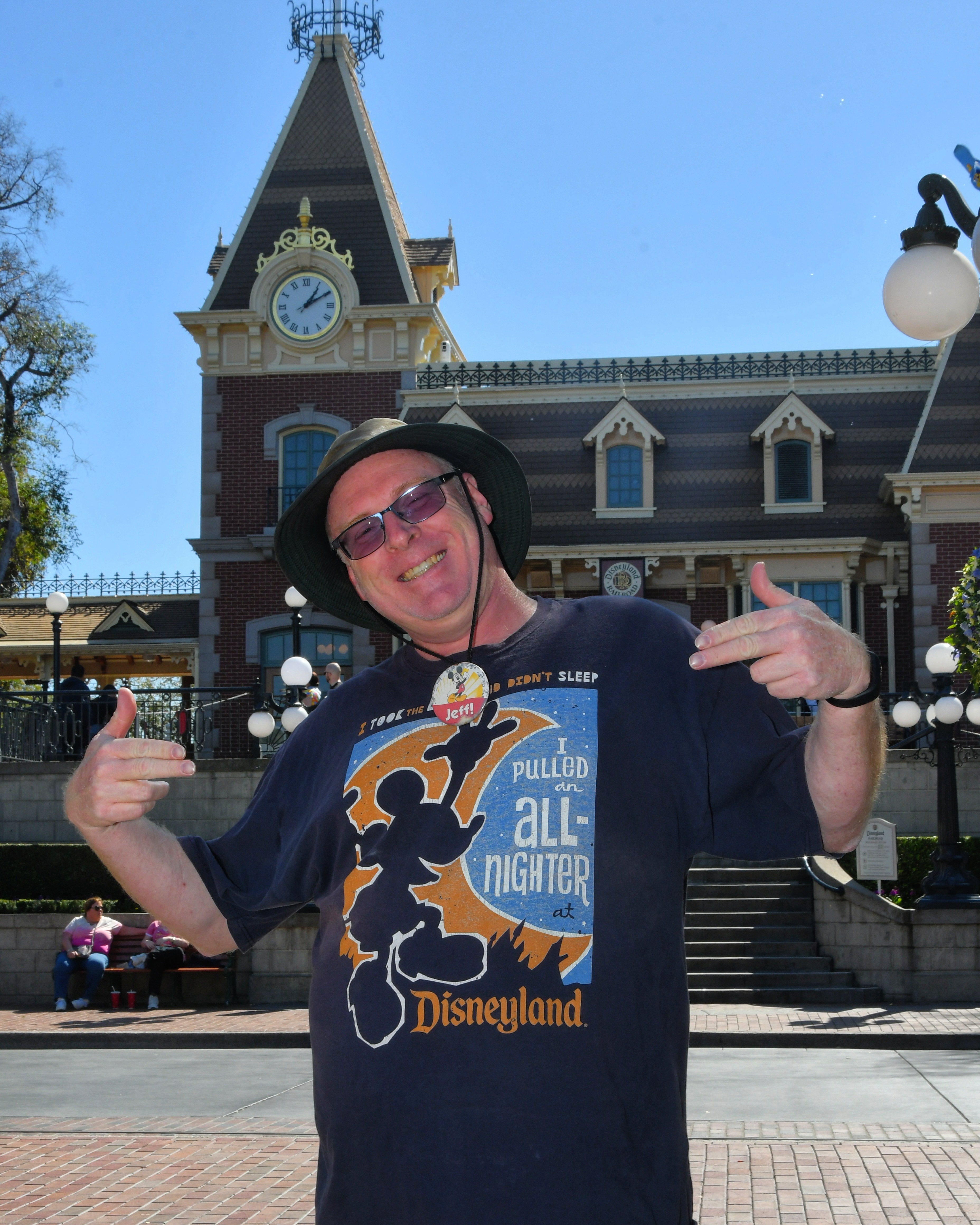 Disneyland fan sets record for 'most consecutive visits' to the park