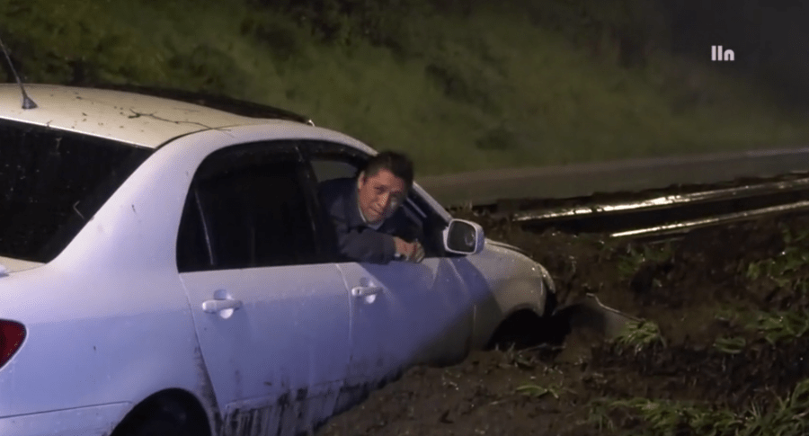 Mudslides trapped vehicles in Baldwin Hills on March 15, 2023. (KeyNews.TV)