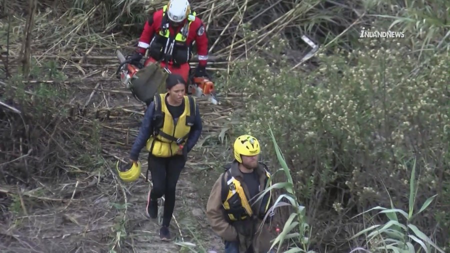 Drivers rescued from flooded Santa Ana River in Jurupa Valley.(Inland News)