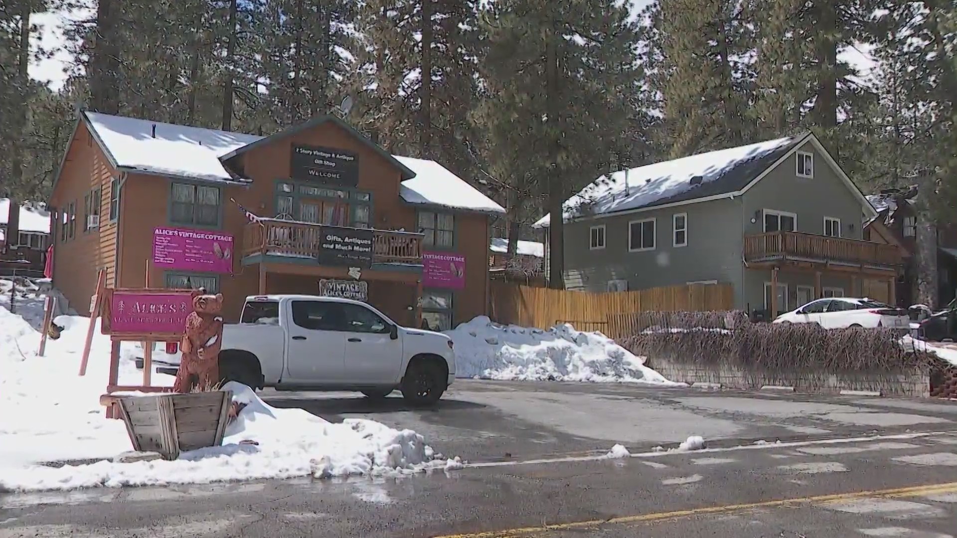 Local shops in Wrightwood hurting as business and tourism drops following winter storms in Southern California. (KTLA)