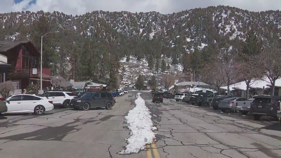 Local shops in Wrightwood hurting as business and tourism drops following winter storms in Southern California. (KTLA)