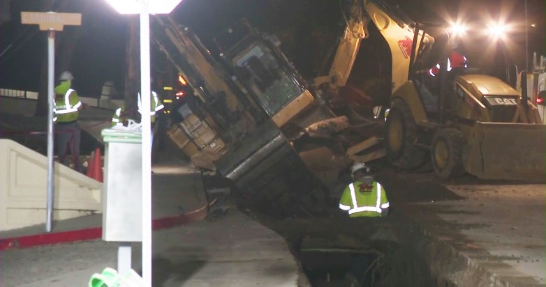 Excavator falling into a sinkhole in Santa Paula on March, 1, 2023. (KTLA)