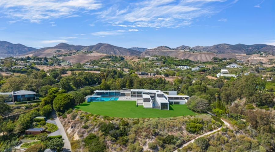 Beyonce and Jay-Z’s new $200 million, 30,000-square-foot home in the Paradise Cove area in Malibu. (TMZ/Anthony Barcelo)