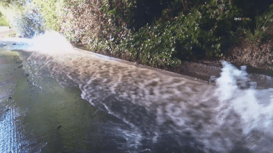 Water from a sheared fire hydrant floods a Sherman Oaks street on May 9, 2023. (RMG News)