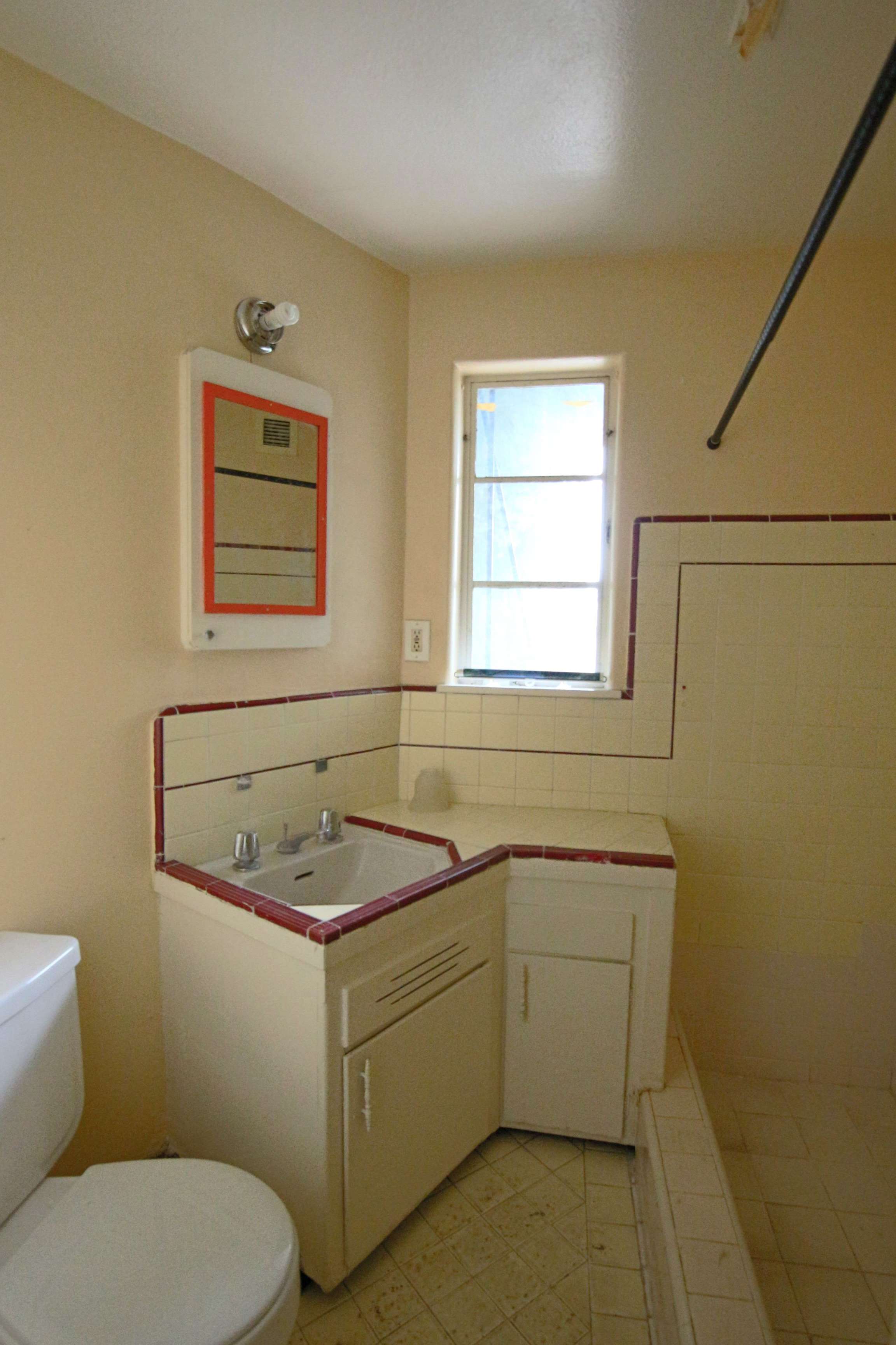 The bathroom inside the Alhambra "treehouse" which went to market in ay 2023 (Douglas Lee Real Estate)