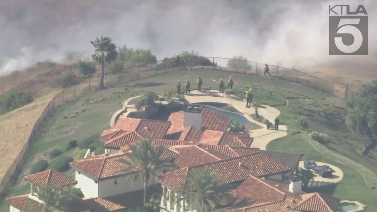 West Hills brush fire threatens a neighborhood