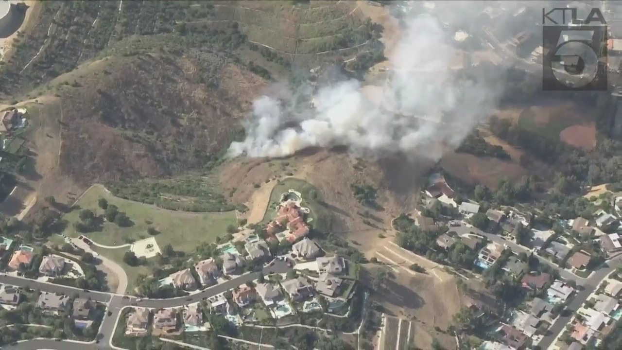 West Hills brush fire threatens a neighborhood