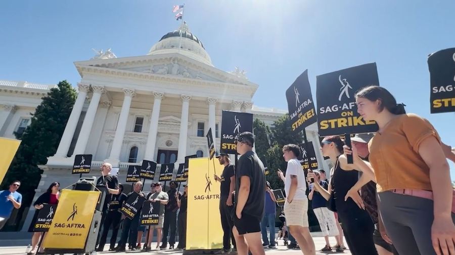 In Sacramento, SAG-AFTRA members picketed outside the front steps of the California State Capitol. (KTLA)