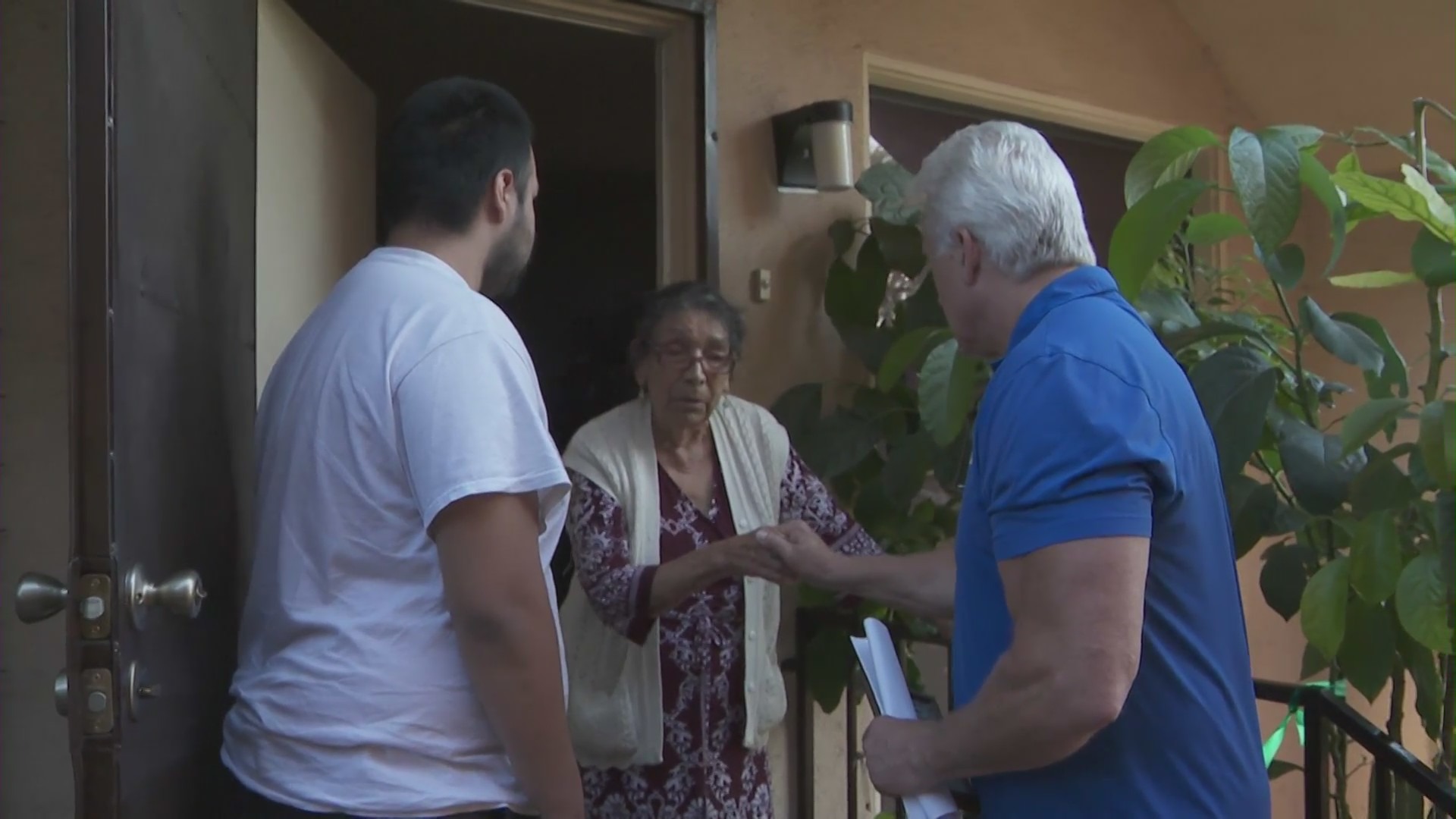 KTLA's Rick Chambers speaks with Maria Fierros outside of her East L.A. apartment on July 21, 2023. (KTLA)