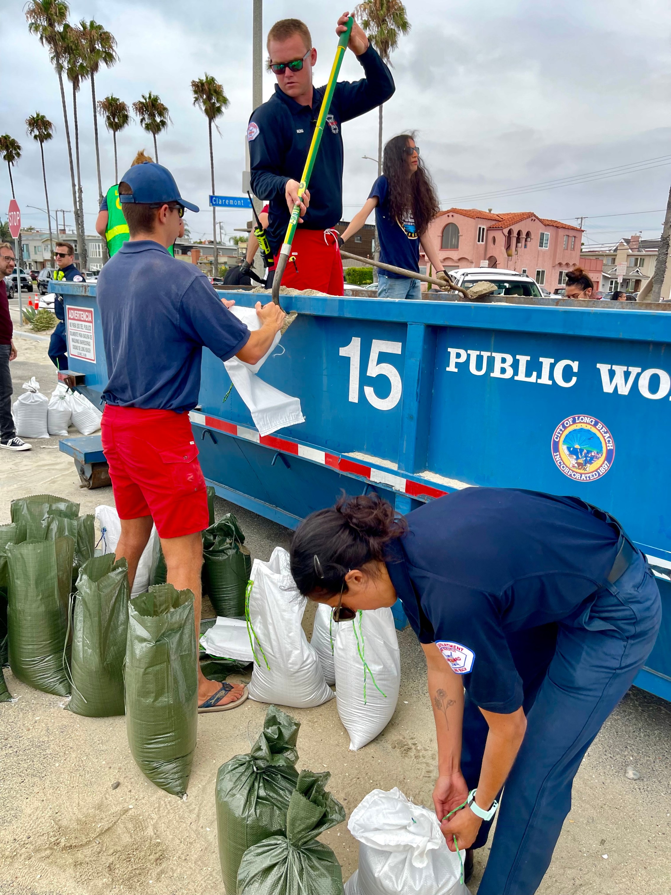 Long Beach residents are seen filling sandbags on August 19, 2023 as coastal communities in SoCal are bracing for potential flooding from Hurricane Hilary. (KTLA)