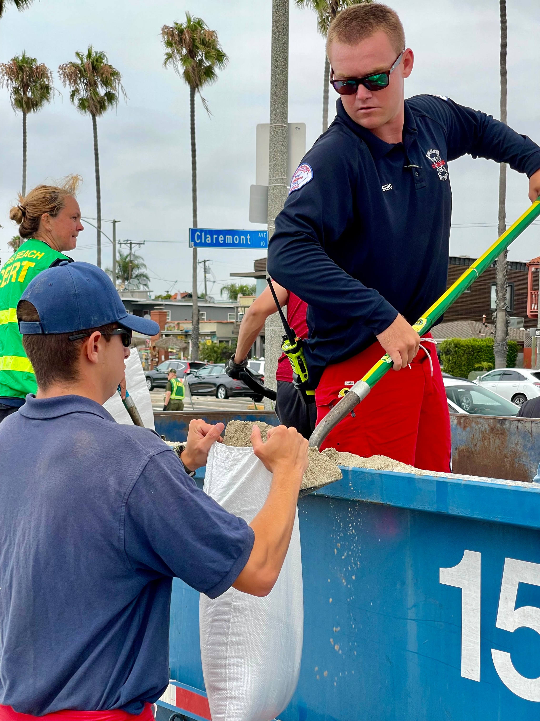 Long Beach residents are seen filling sandbags on August 19, 2023 as coastal communities in SoCal are bracing for potential flooding from Hurricane Hilary. (KTLA)