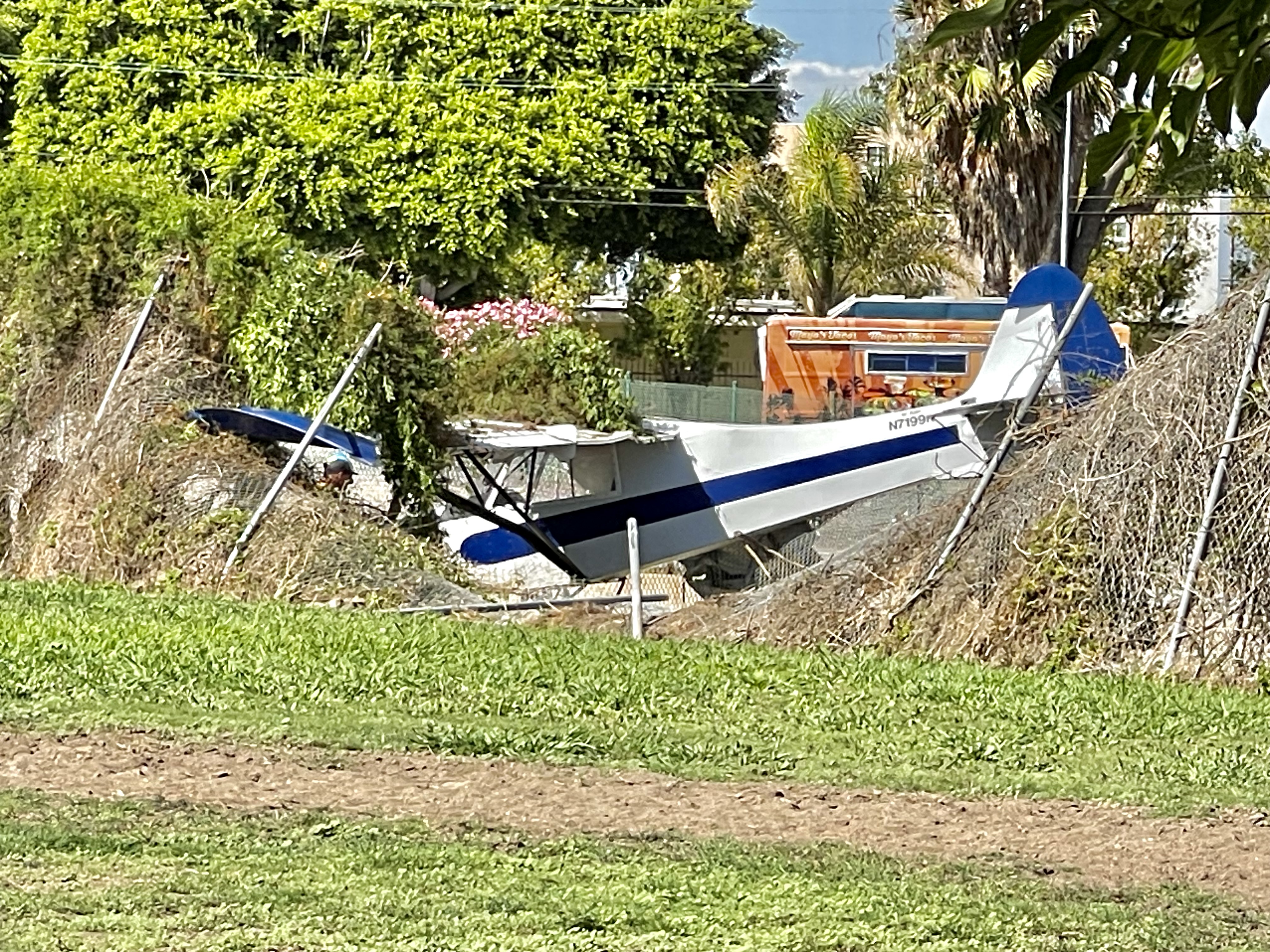 Small plane crashes in Compton 