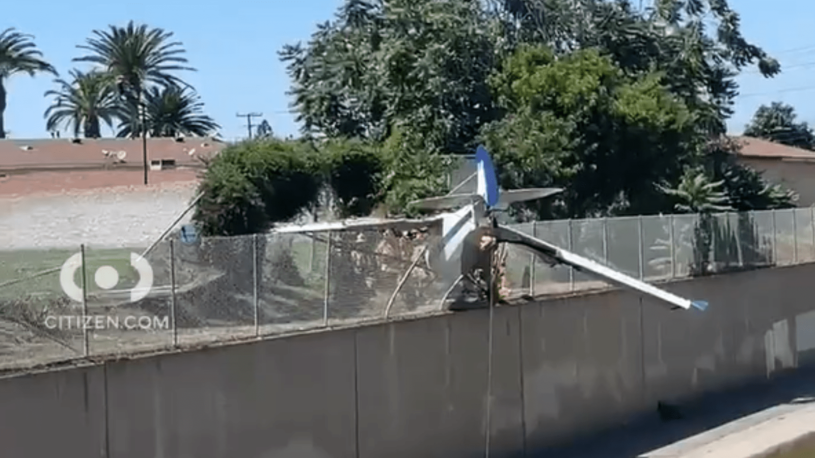 Small plane crashes in Compton 