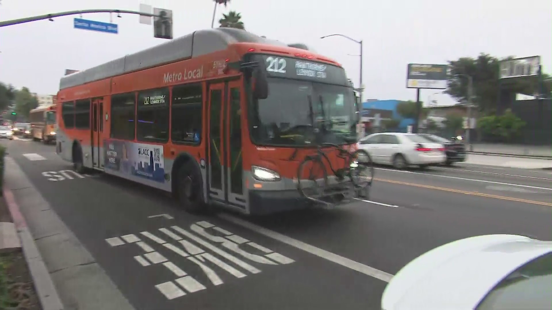 La Brea bus lanes