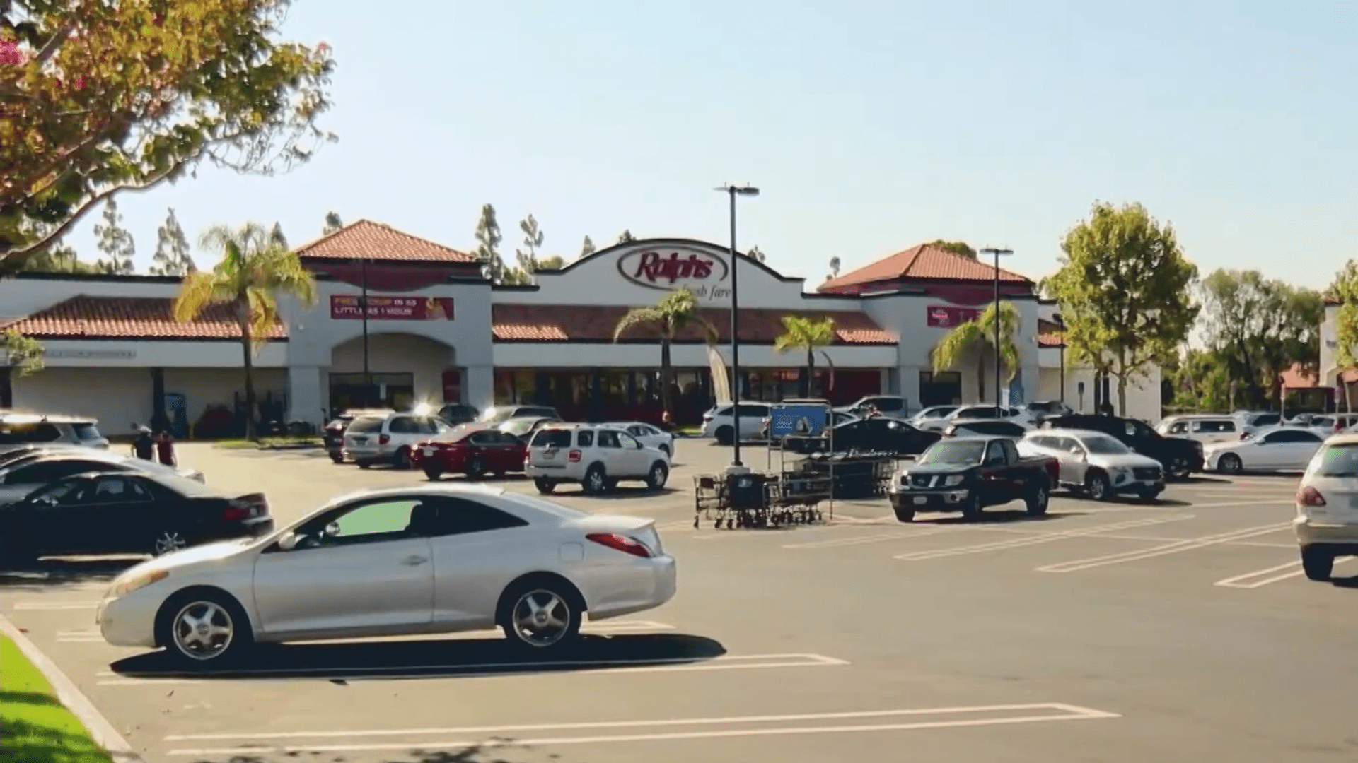 Ralph's market in Anaheim Hills, California. (KTLA)