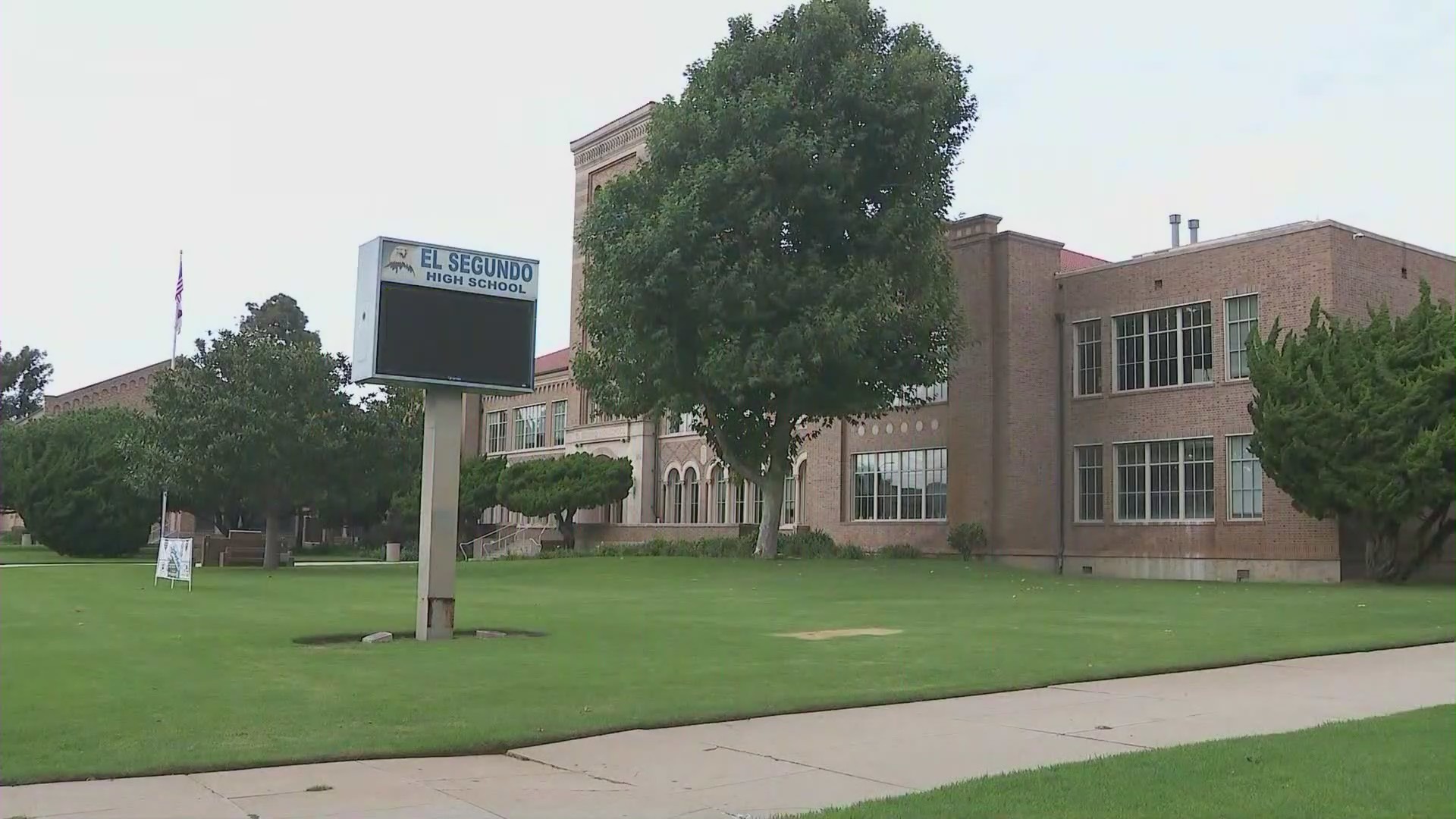 El Segundo High School. (KTLA)