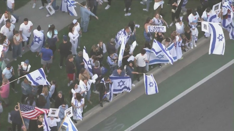 Thousands attend rally for Israel in Beverly Hills