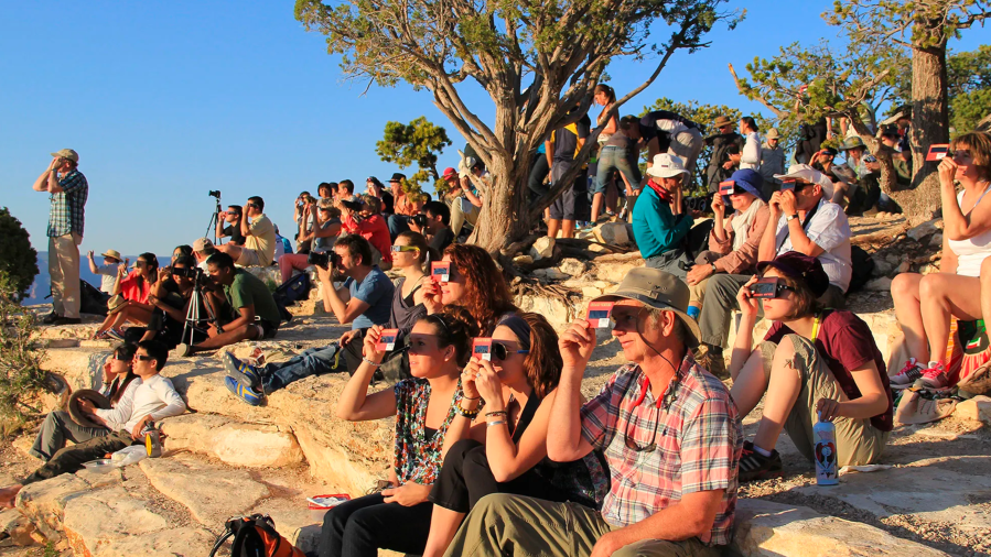 Crowd uses eclipse glasses