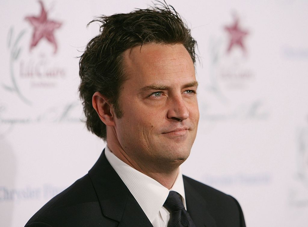 BEVERLY HILLS, CA - OCTOBER 14: Actor Matthew Perry arrives at the 9th Annual Dinner Benefiting the Lili Claire Foundation at the Beverly Hilton Hotel on October 14, 2006 in Beverly Hills, California. (Photo by Michael Buckner/Getty Images)