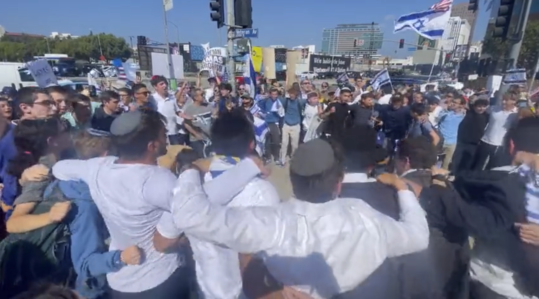 Hundreds rally in support of Israel in Westwood