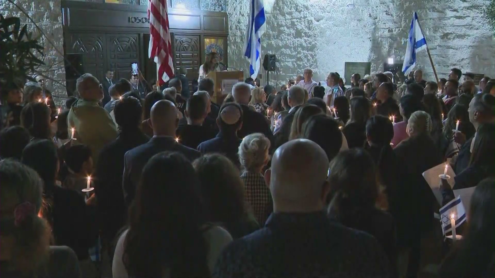 Hundreds gathered for a candlelight vigil at the Sephardic Temple Tifereth Israel in Westwood on Oct. 10, 2023, standing in solidarity with the innocent lives lost in the Israel-Palestinian war. (KTLA)