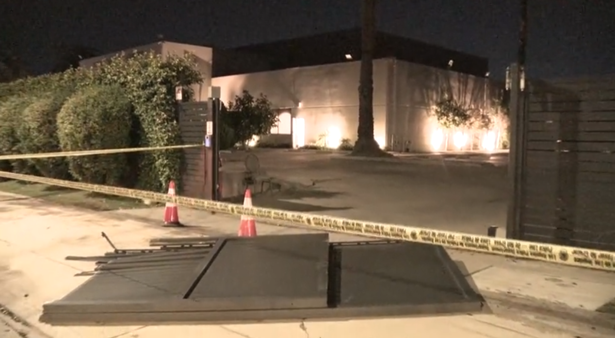 Tarzana synagogue gate rammed